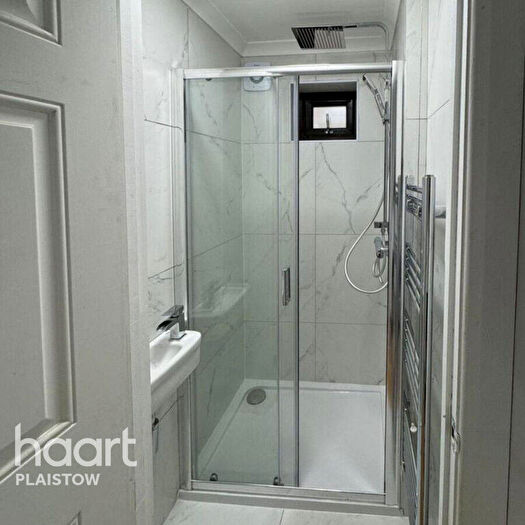 5 Bedroom Detached House For Sale In Dundee Road, London, E13
