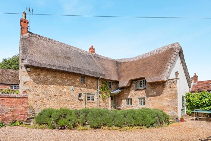 5 Bedroom Detached House For Sale In Queen Street, Geddington, Kettering, NN14