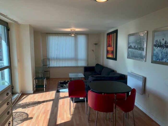 2 Bedroom Apartment To Rent In Centenary Plaza, Holliday Street, Birmingham, West Midlands, B1