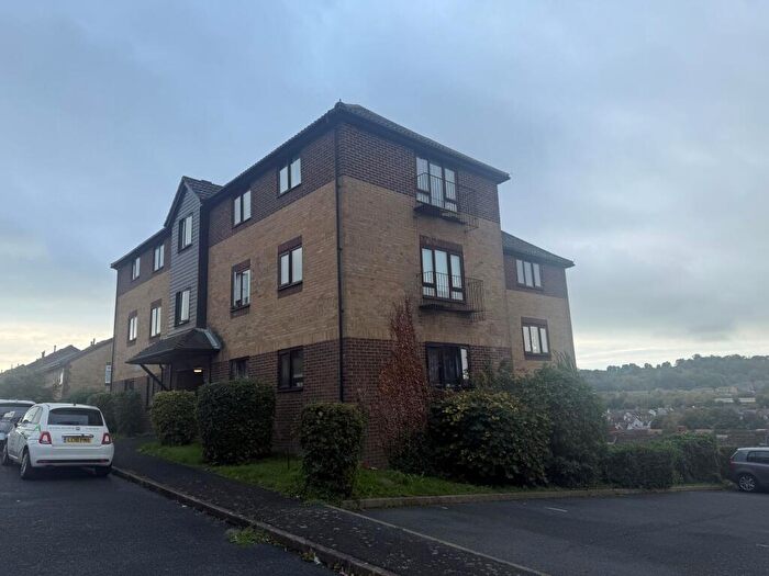 1 Bedroom Flat To Rent In Flat Mayfield Court, Mayfield Avenue, Dover, CT16