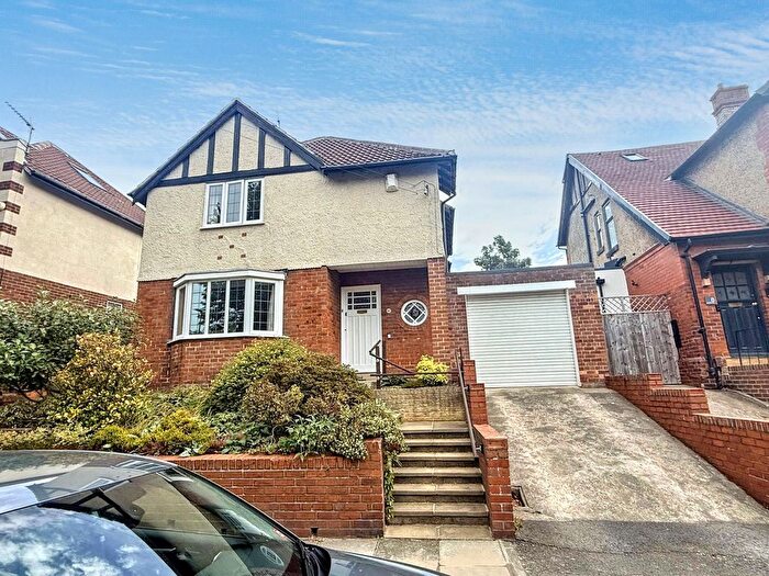 3 Bedroom Detached House For Sale In Lyndhurst Crescent, Low Fell, Gateshead, NE9