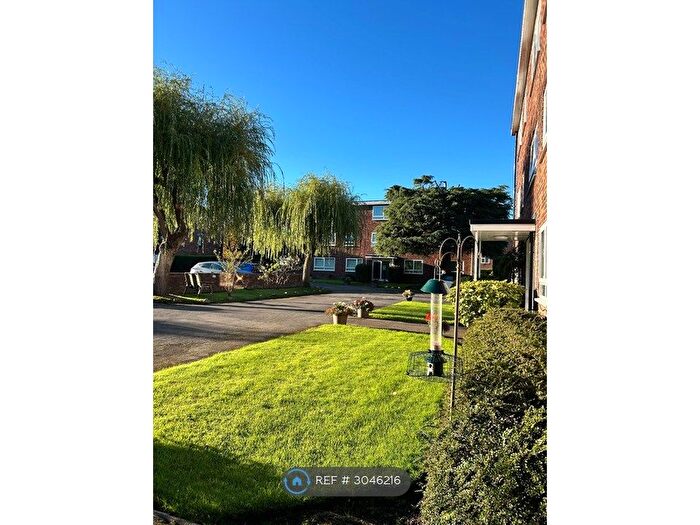 2 Bedroom Flat To Rent In Arran Court, Cheadle Hulme, Cheadle, SK8