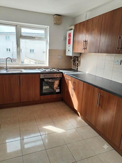 3 Bedroom Flat To Rent In Bath Road, Hounslow, TW5