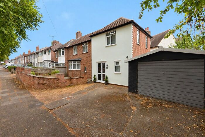 3 Bedroom Semi-Detached House For Sale In Stot Fold Road, Birmingham, B14
