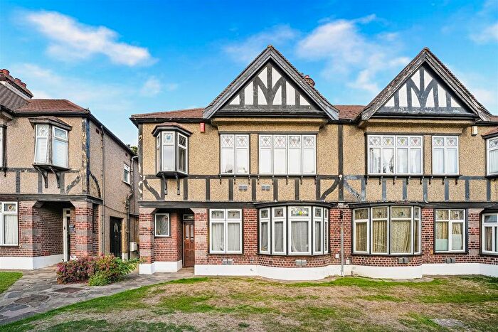 2 Bedroom Maisonette For Sale In Hedgeley, Ilford, IG4