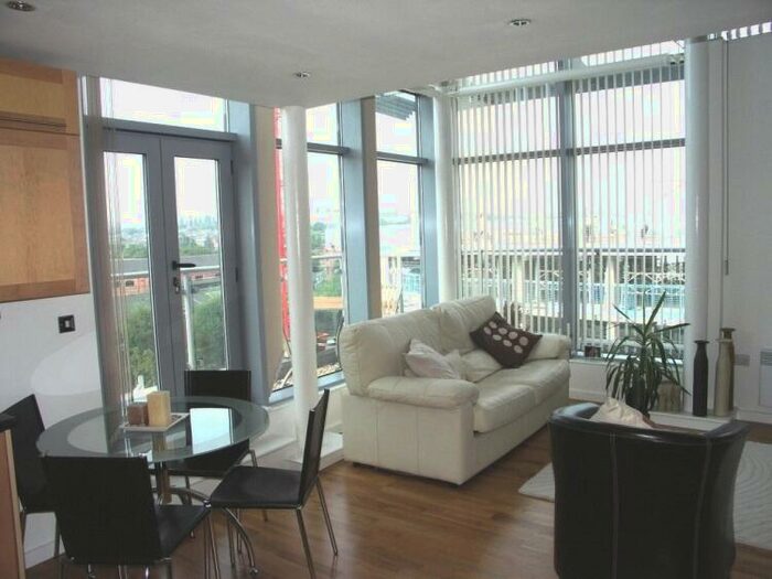2 Bedroom Apartment For Sale In Elba City Island Gotts Road Leeds, LS12