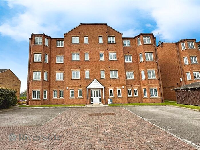 2 Bedroom Flat For Sale In Chandlers Court, Hull, HU9