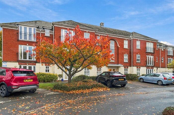 2 Bedroom Flat For Sale In Priory Walk, Hinckley, LE10