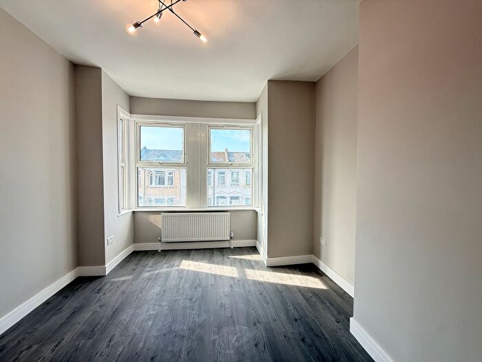 3 Bedroom Flat To Rent In Glenparke Road, London, E7