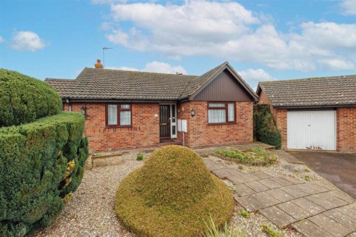 2 Bedroom Detached Bungalow For Sale In Dakings Drift, Halesworth, IP19