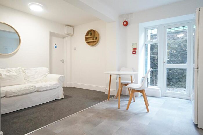 2 Bedroom Apartment To Rent In Holyhead Road, Bangor, LL57