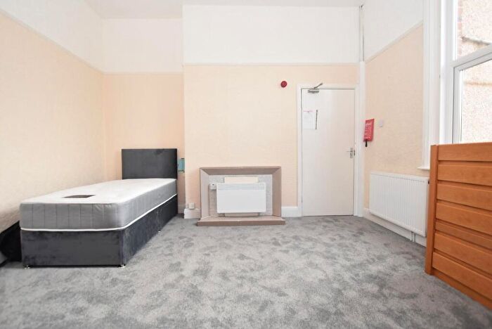1 Bedroom Flat To Rent In Flat - Gladstone Road, Chesterfield, Derbyshire, S40