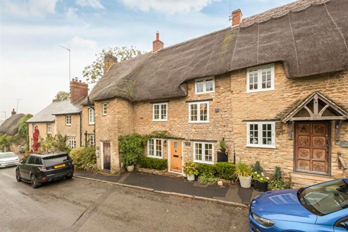 3 Bedroom Cottage For Sale In High Street, Upper Heyford, OX25