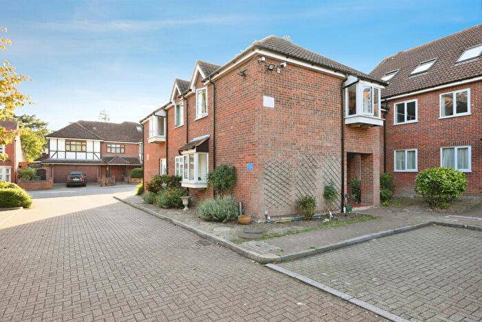 2 Bedroom Maisonette For Sale In Yewlands, Hoddesdon, EN11