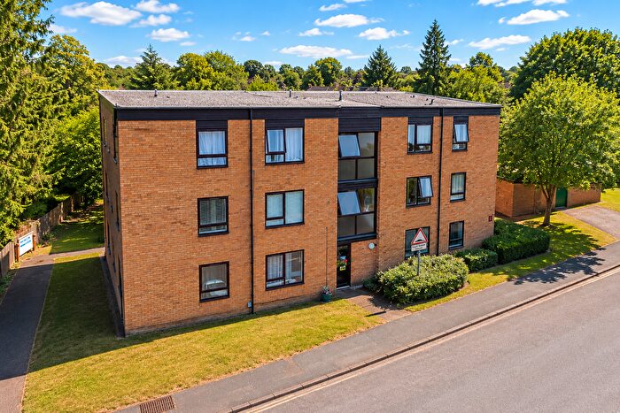 2 Bedroom Flat To Rent In Grandfield Avenue, Nascot Wood, Watford, Hertfordshire, WD17