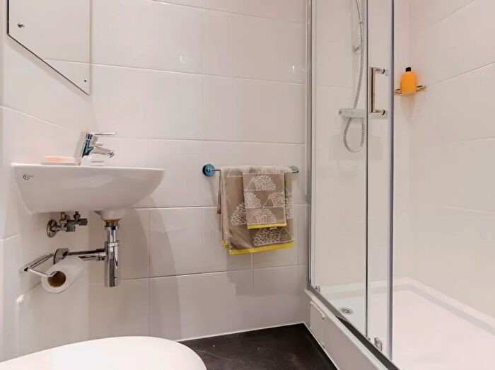 1 Bedroom Flat To Rent In Glendower House St Andrews Lane, Cardiff, CF10