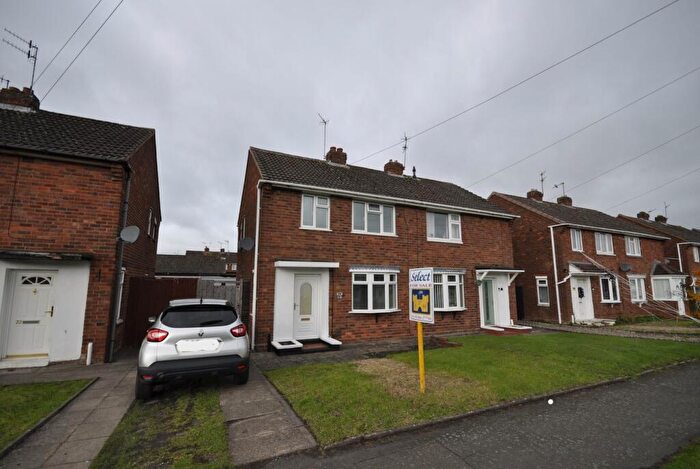 3 Bedroom Semi-Detached House For Sale In Dingle Road, Kingswinford, DY6