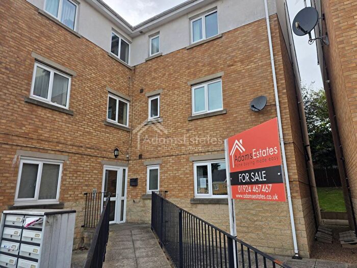 2 Bedroom Flat For Sale In Lemans Drive, Dewsbury, WF13