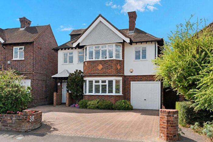 5 Bedroom Detached House For Sale In Avondale Avenue, Hinchley Wood, Esher, KT10
