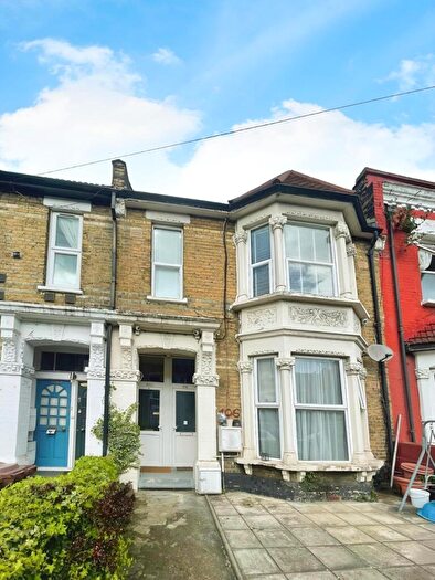 2 Bedroom Flat To Rent In Grove Green Road, London, E11