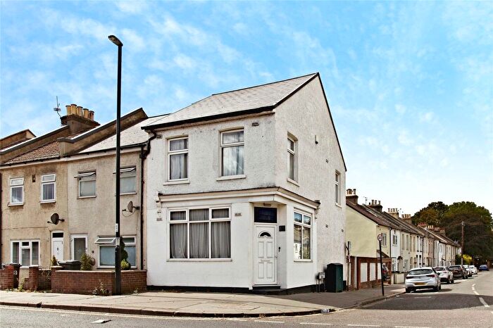 3 Bedroom End Of Terrace House For Sale In Cuthbert Road, Croydon, CR0