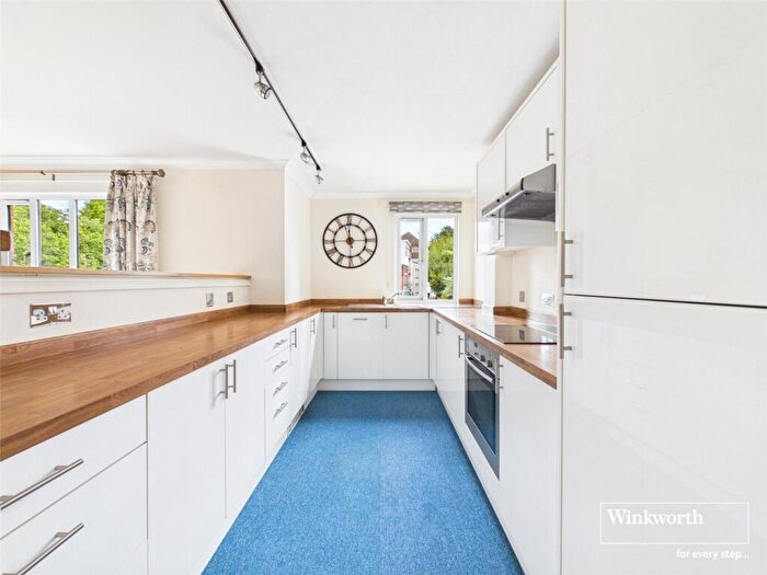 2 Bedroom Apartment For Sale In Town Mills, West Mills, Newbury, Berkshire, RG14
