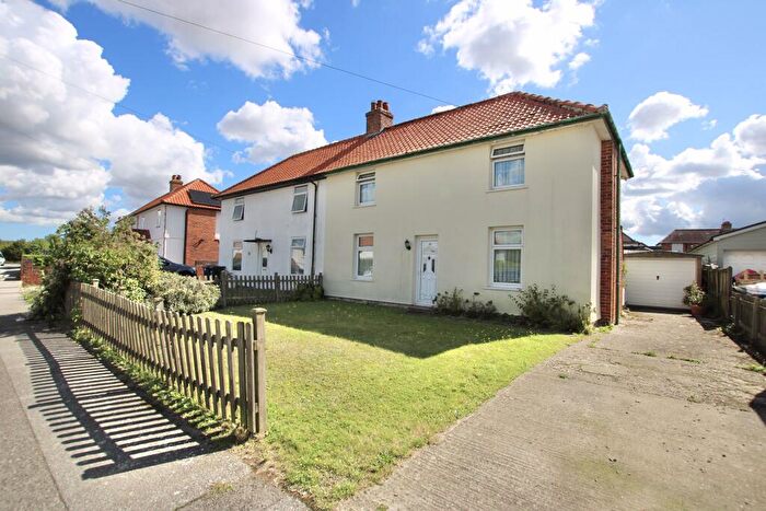 3 Bedroom Semi-Detached House For Sale In The Crescent, Snowdown, CT15