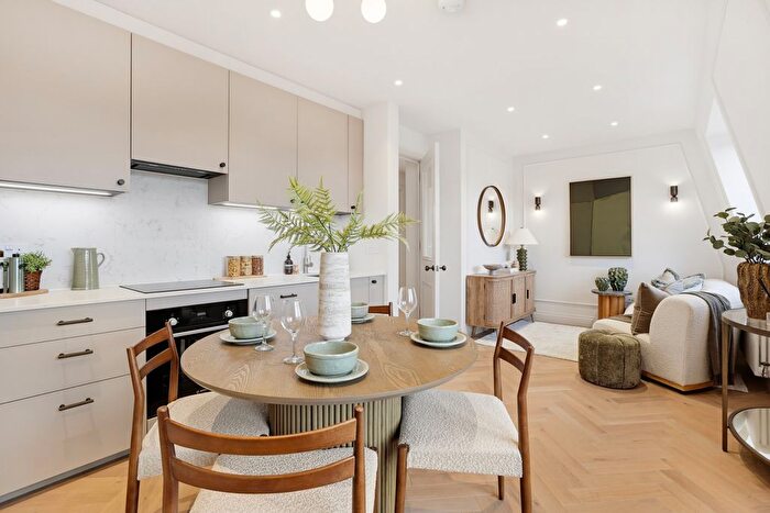 2 Bedroom Flat For Sale In Twyford Avenue, Ealing Common, Acton, W3