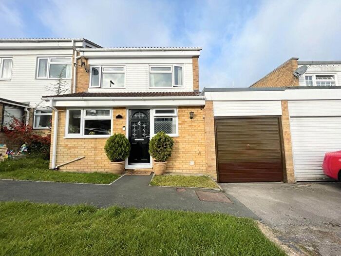 3 Bedroom House To Rent In Roding Close, Basingstoke, RG21