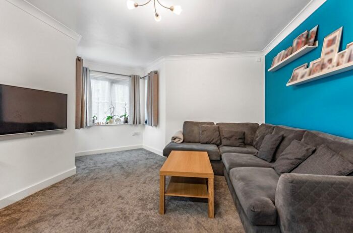 2 Bedroom Flat For Sale In Pelham Place, London, West Ealing, W13