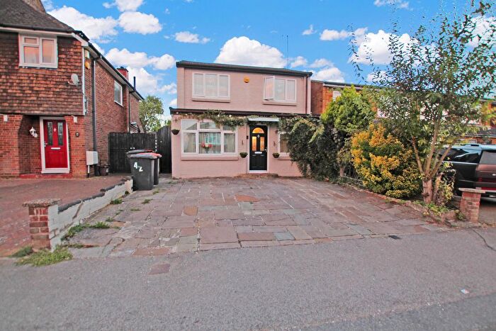 3 Bedroom Detached House For Sale In Liscombe Road, Dunstable, LU5