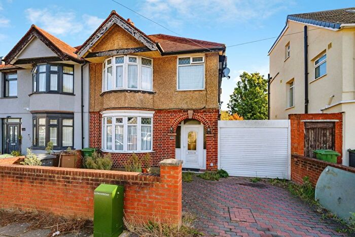 3 Bedroom Semi-Detached House For Sale In Overstone Road, Luton, Bedfordshire, LU4