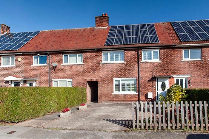 3 Bedroom Semi-Detached House For Sale In Moorfield Avenue, Bolsover, S44