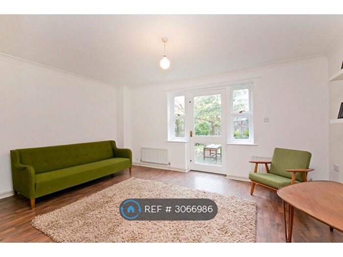 3 Bedroom Semi-Detached House To Rent In Celandine Drive, London, E8