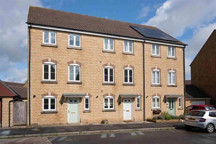 4 Bedroom Semi-Detached House For Sale In Avenue De Gien, Malmesbury, SN16