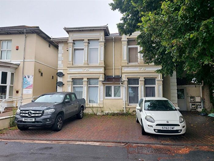 2 Bedroom Flat To Rent In Queen Victoria Road, Llanelli, SA15