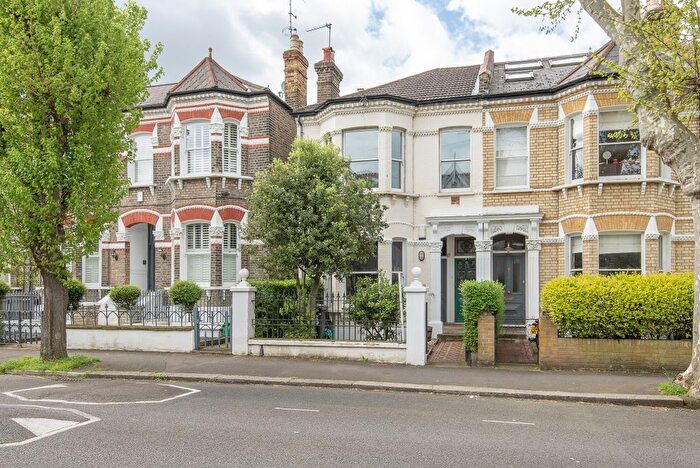 2 Bedroom Flat To Rent In Crescent Lane, London, SW4