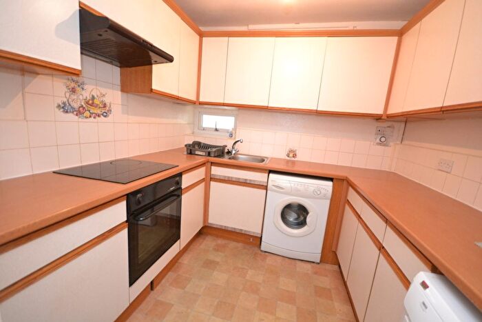 3 Bedroom Flat To Rent In Malcolm Close, Nottingham, NG3