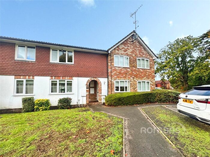 1 Bedroom Maisonette For Sale In Broadhurst, Farnborough, Hampshire, GU14