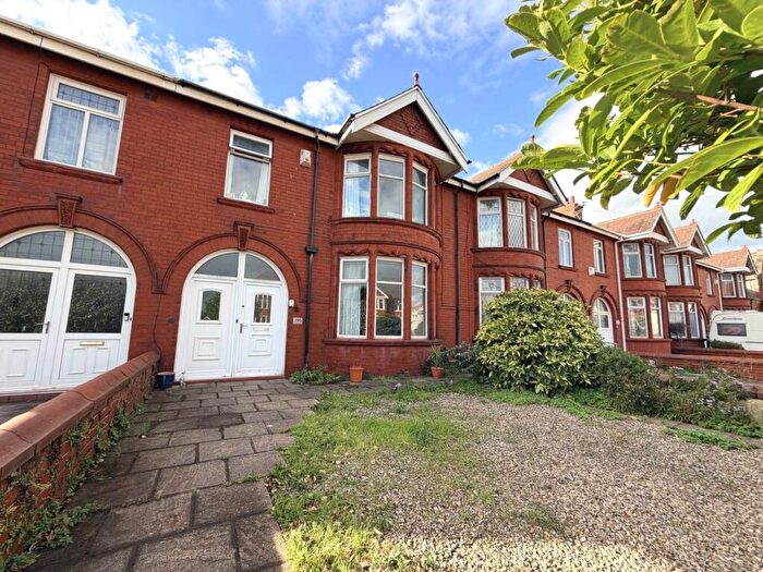 4 Bedroom Semi-Detached House For Sale In Lytham Road, Blackpool, FY4