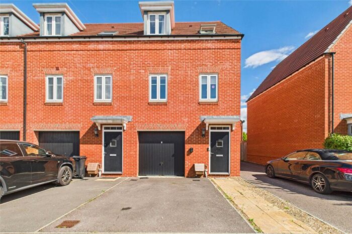 3 Bedroom End Of Terrace House To Rent In Bremner Way, Wokingham, Berkshire, RG40