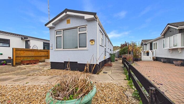 1 Bedroom Park Home For Sale In Dukesmead, Werrington, Peterborough, PE4