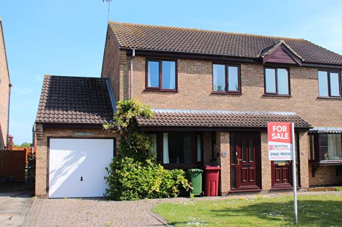 3 Bedroom Semi-Detached House For Sale In Maple Close, Brigg, DN20