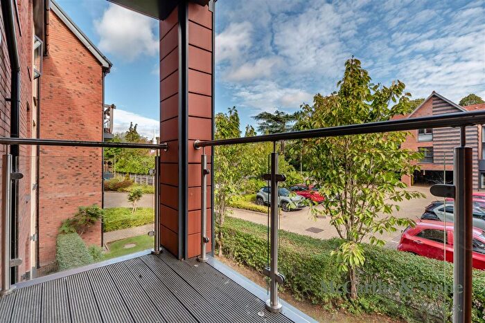 2 Bedroom Flat For Sale In Scarlet Oak, Warwick Road, Solihull, B91