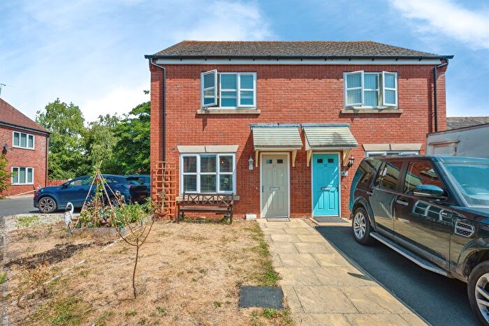 3 Bedroom Semi-Detached House For Sale In Wharrad Close, Bidford-On-Avon, Alcester, B50