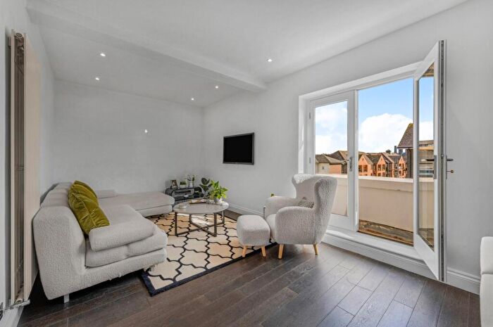 3 Bedroom Property To Rent In Saunders Ness Road, Cubitt Town, E14