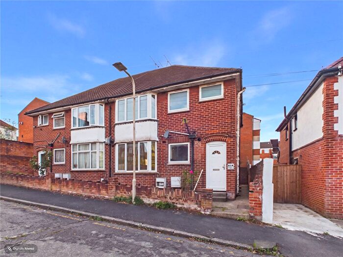 2 Bedroom Flat To Rent In Goldsmid Road, Reading, Berkshire, RG1