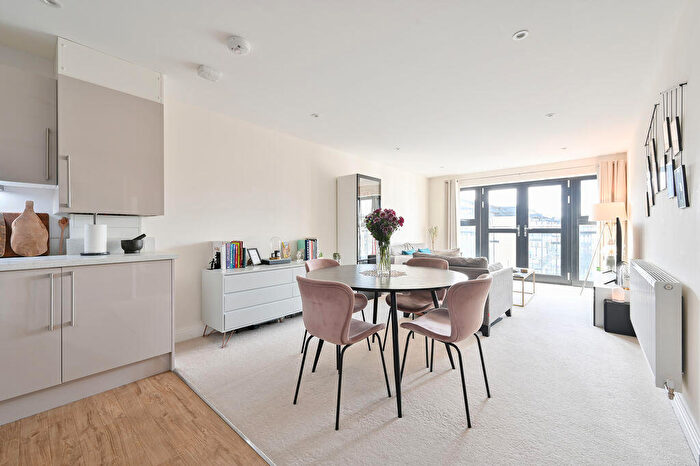 2 Bedroom Flat For Sale In Bessemer Road, Welwyn Garden City, AL7