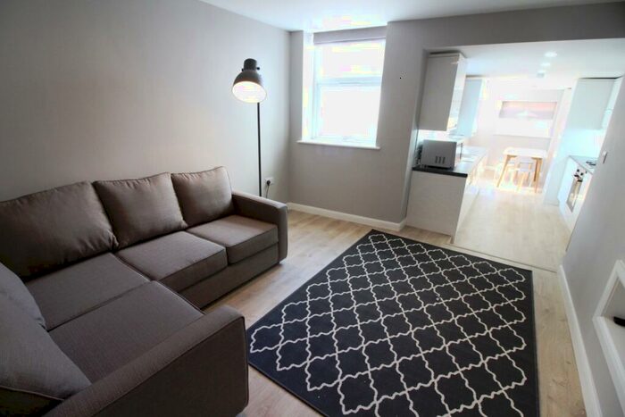 6 Bedroom Terraced House To Rent In Blackweir Terrace, Cathays, CF10