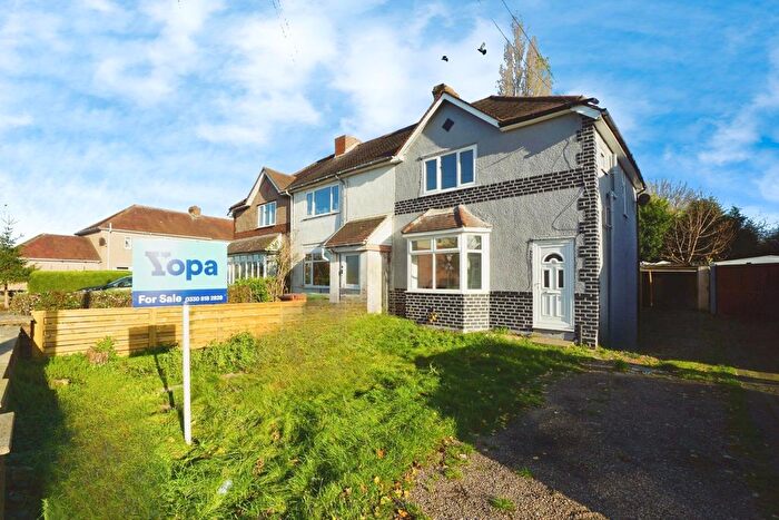 3 Bedroom Semi-Detached House For Sale In Deakin Avenue, Brownhills, Walsall, WS8